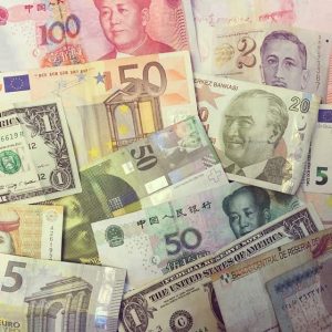 НацБанк Швейцарии отменил привязку франка к евро